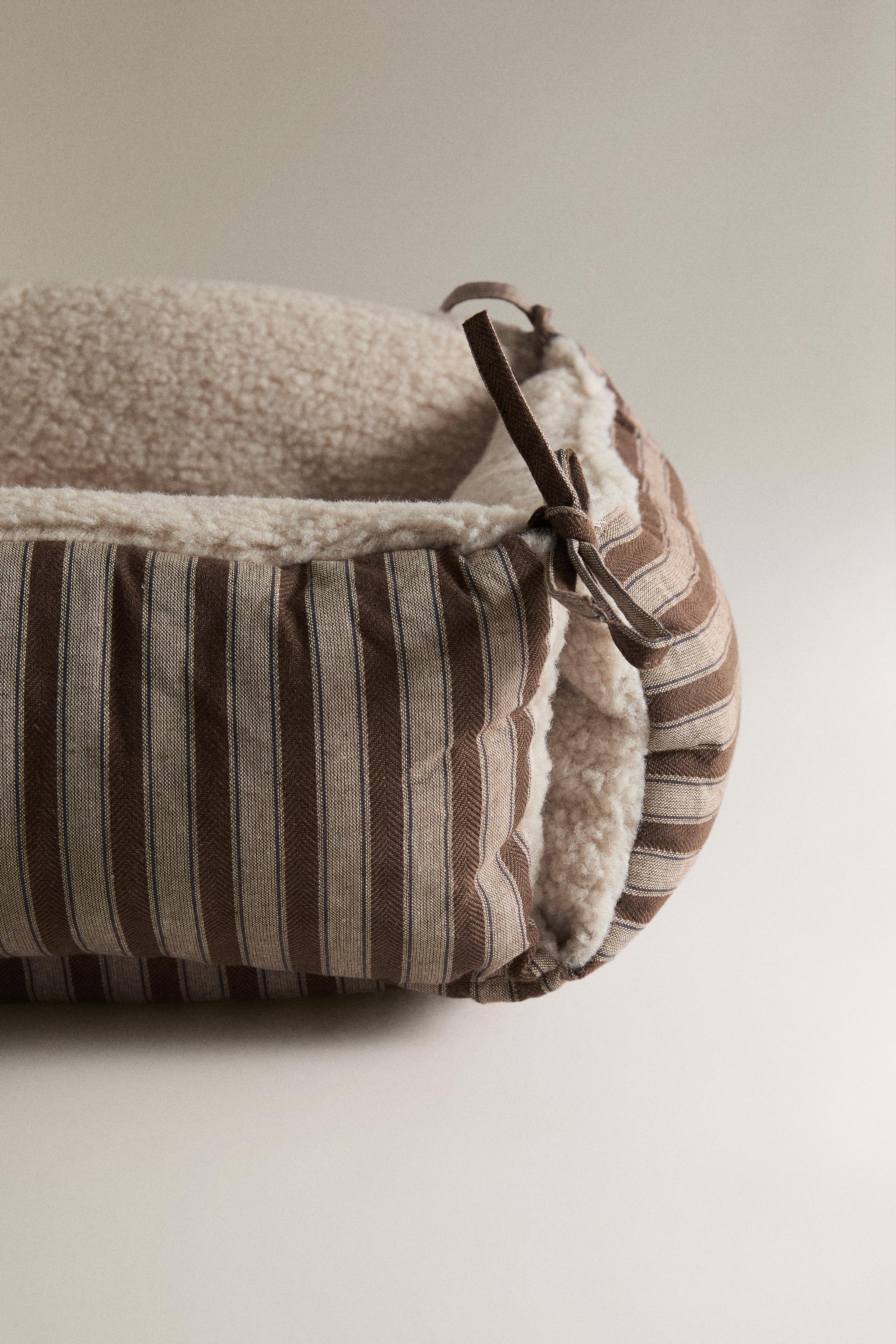 STRIPED FAUX SHEARLING PET BED